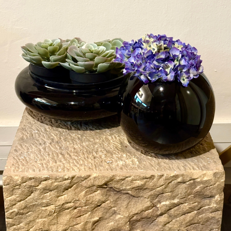 Black Shiny Vases